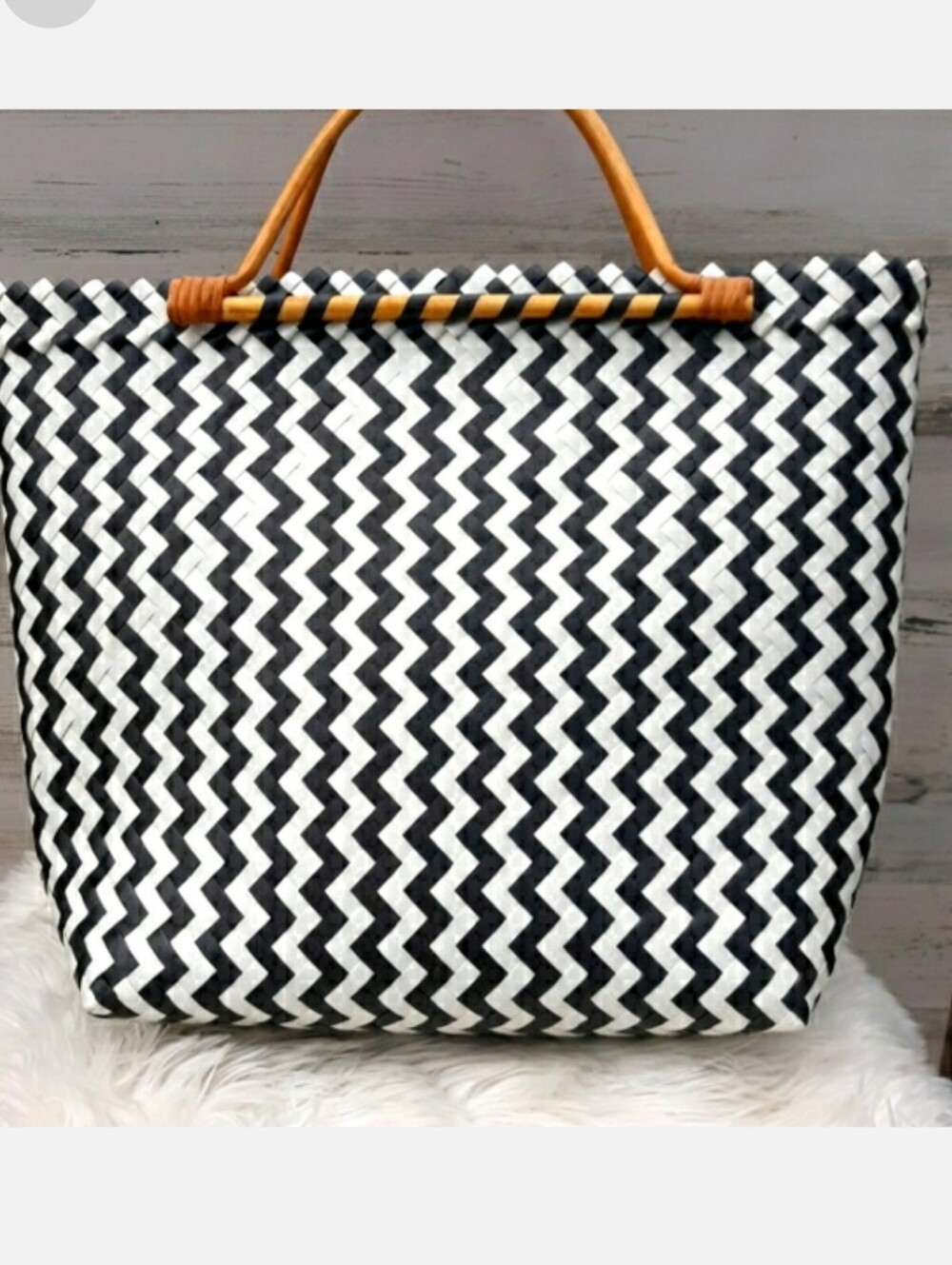 Cappelli Staworld, Stylish Black & White Zigzag Tote with Tan Handles